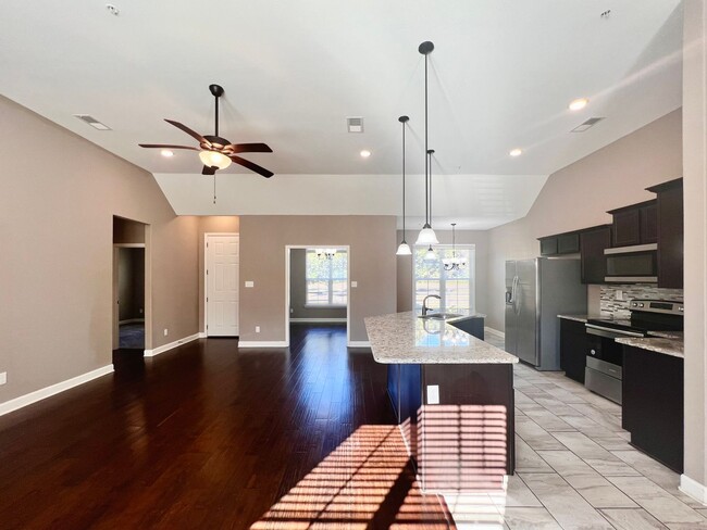 Building Photo - GlenCove9124