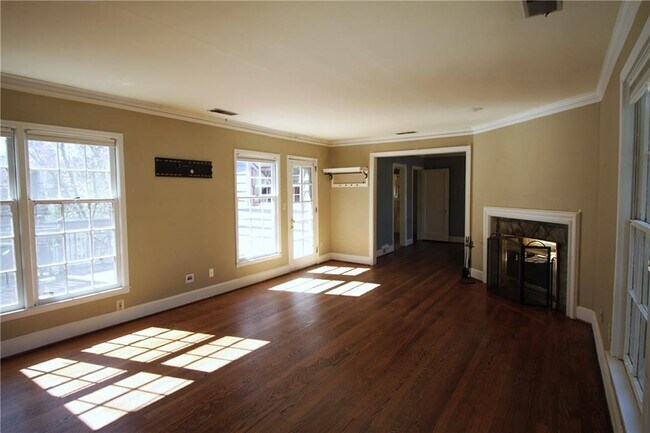 Building Photo - 2054 E Roxboro Rd NE