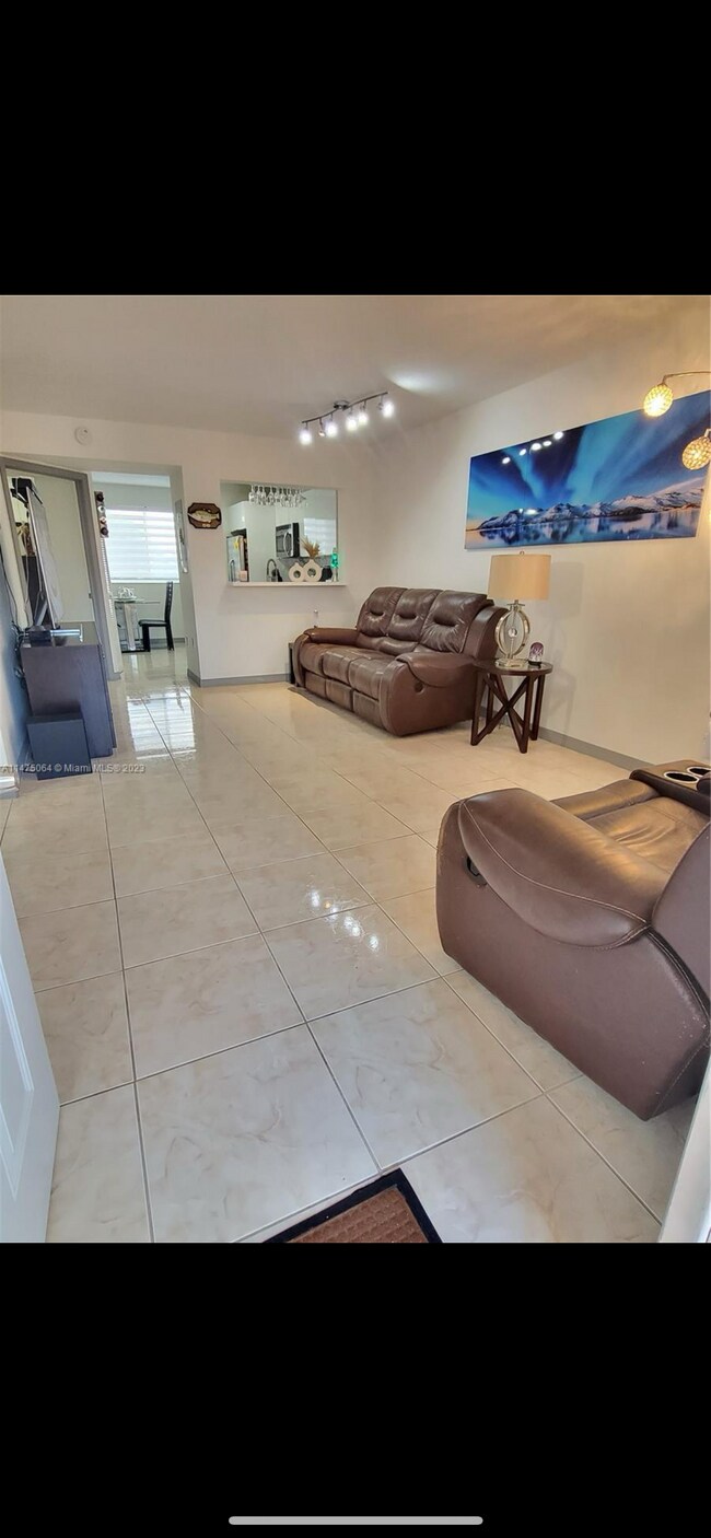 Foto del edificio - 7175 NW 173rd Dr