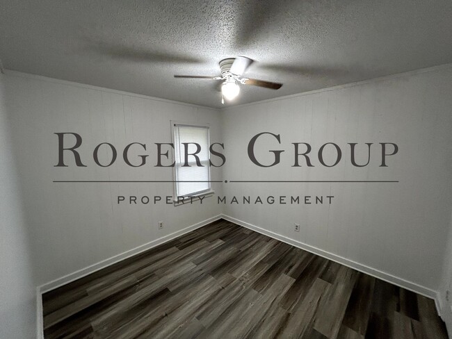 Building Photo - #450 - 301-303 Mineral Springs Rd Duplex