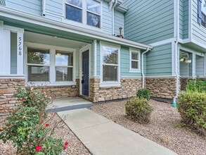 Building Photo - 5768 Biscay St