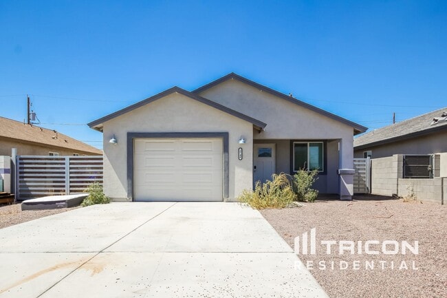 Building Photo - 2748 E Pueblo Ave