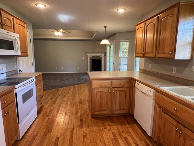 Foto del edificio - 3 Bedroom Home in Wonderful Neighborhood!