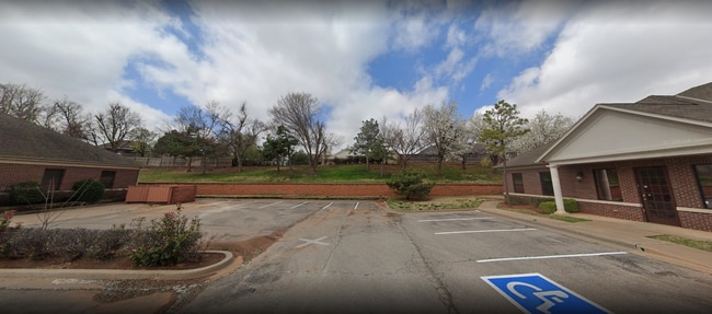 Building Photo - 6015 NW 120th Ct