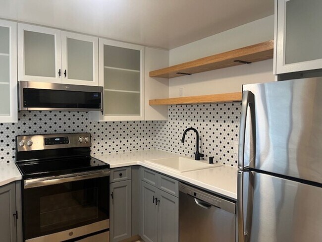 Photo - Stylish Studio in Opera Plaza House