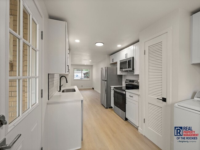Building Photo - Beautifully Remodeled 2-Bed, 1-Bath Duplex...