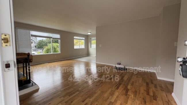 Building Photo - 5228 18th Ave SW