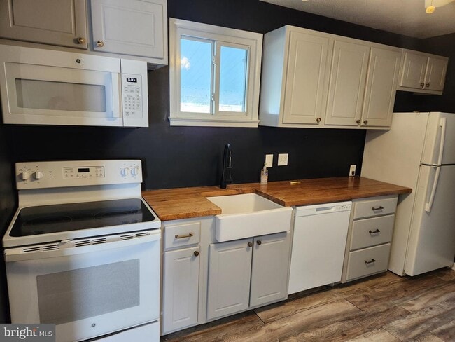 Building Photo - 13615 Holly Ridge Ln