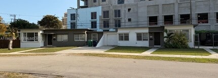 Building Photo - 4000 SW 16th Terrace