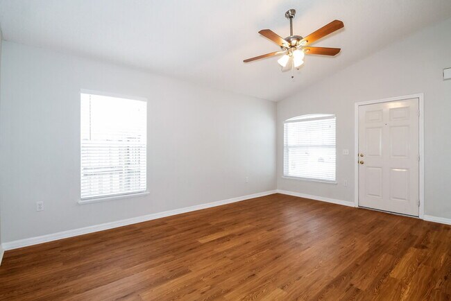 Building Photo - 30319 Birdhouse Dr