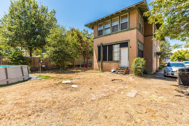 Foto del edificio - 2214 Gorman Ave