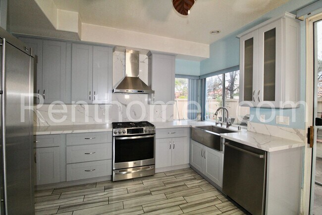 Building Photo - Scripps Ranch, 11073 Caminito Encanto, AC,...