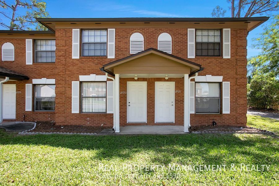 2 BR / 1.5 BA Townhouse Near UCF Townhome Rentals in Orlando FL