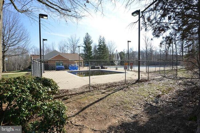 Foto del edificio - 7811 Harrowgate Cir