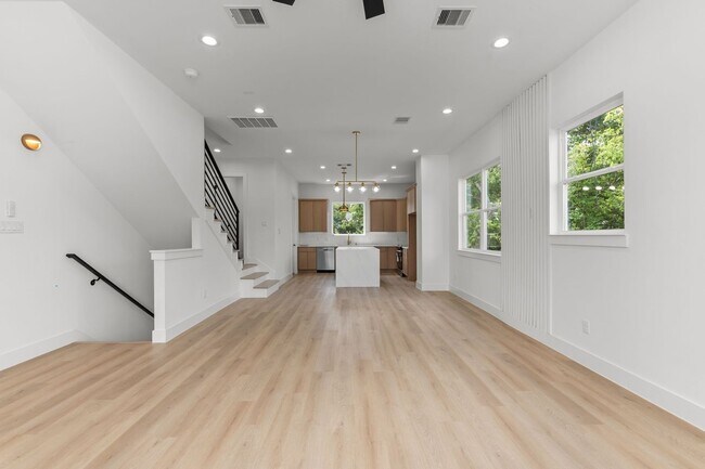 Foto del edificio - 3344 Sauer St