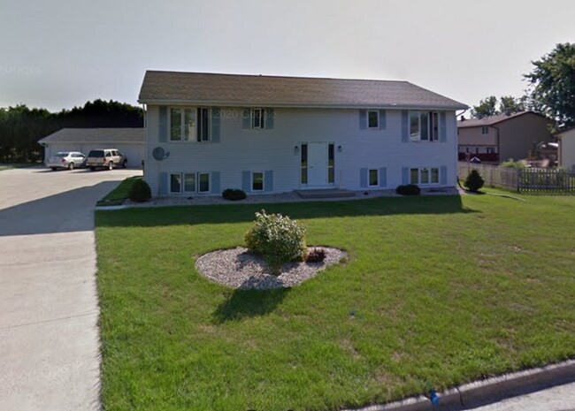 Building Photo - 1710 Delaware Dr