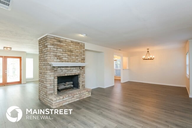 Foto del edificio - 15525 Earlport Cir