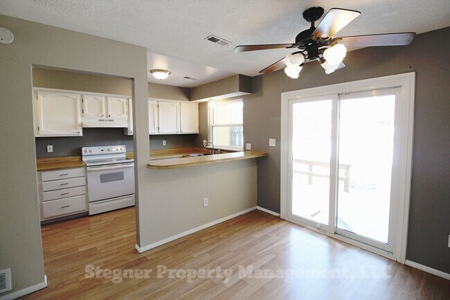 Foto del edificio - Fantastic Townhome