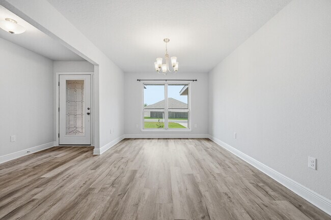 Building Photo - 5810 Crestlake Dr