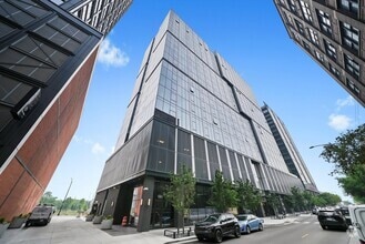 Building Photo - 1101 W Van Buren St