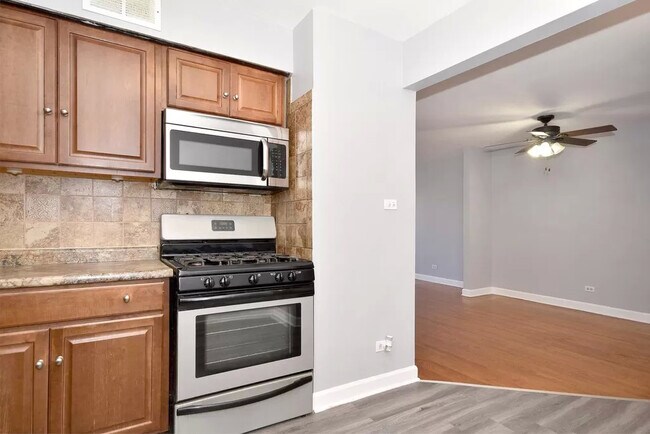 Foto del edificio - 6040 N Troy St