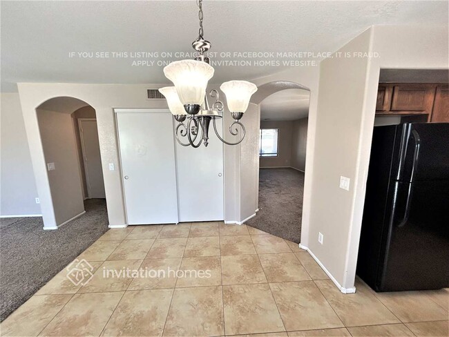 Foto del edificio - 16585 W Latham St