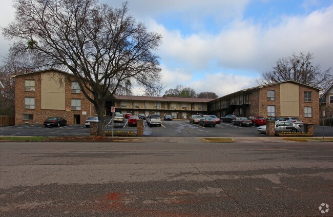 Center Gardens - Central Station Apartments