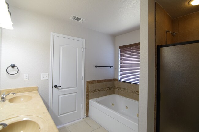Building Photo - 3603 Dewitt County Ct