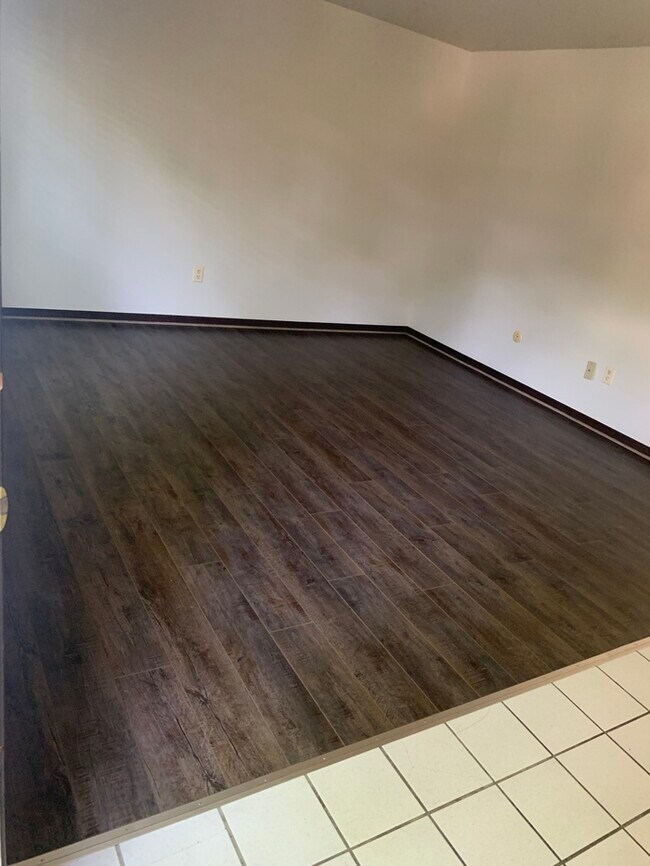 Foto del edificio - 621 N Terrace Dr