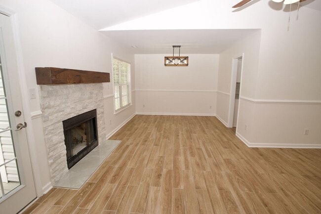 Building Photo - 210 Hayden Pl