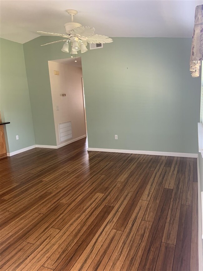 Building Photo - 110 Tarpine Dr