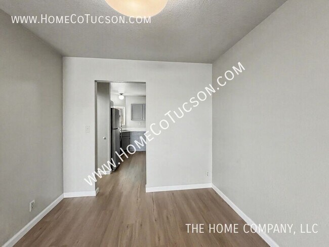 Building Photo - 5108 N Avenida Primera