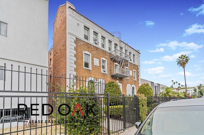Foto del edificio - ~1 Month FREE~ Excellent Studio with a Bea...