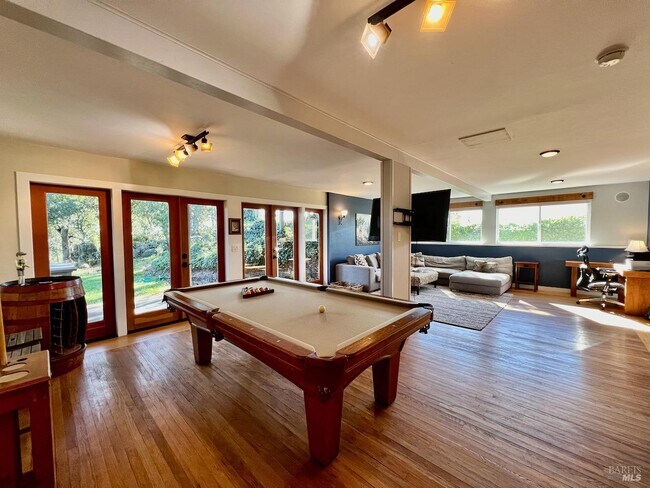 Foto del edificio - 1405 Crestmont Dr