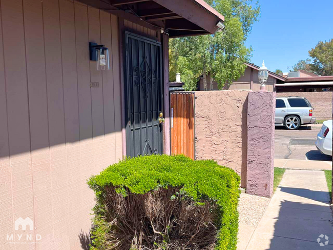 Building Photo - 908 S Casitas Dr