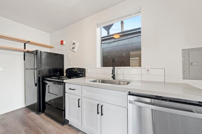 Foto del edificio - 2602 6th Avenue, Unit 5