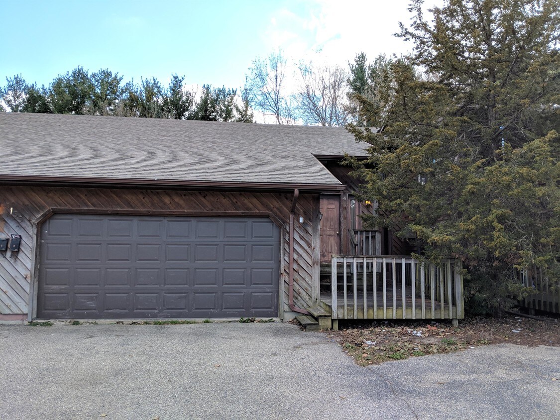 5155 Cheney Dr Unit 5, South Beloit, IL 61080 Room for Rent in South