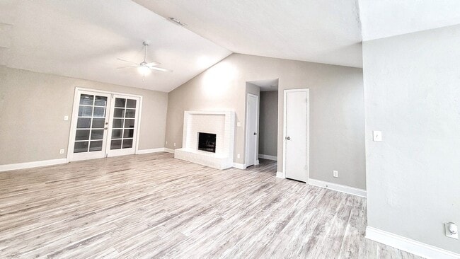 Building Photo - Newly Remodeled Interior 3 Bedroom 2 Bath ...