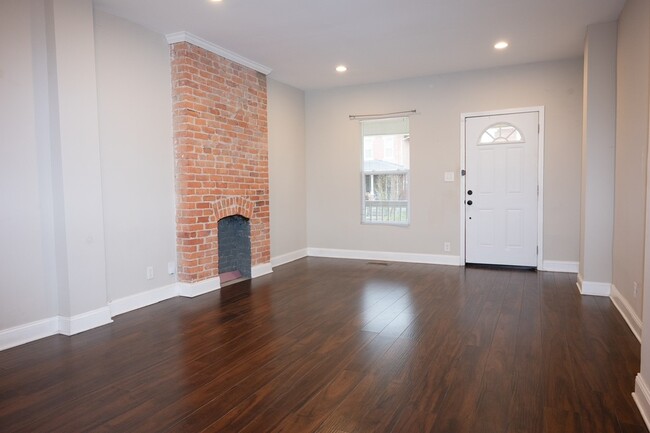 Living Room - 432 Stoddart Ave