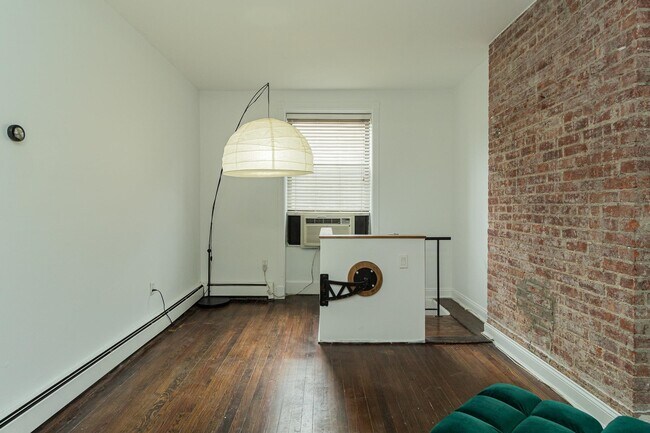Building Photo - 622 Park Ave