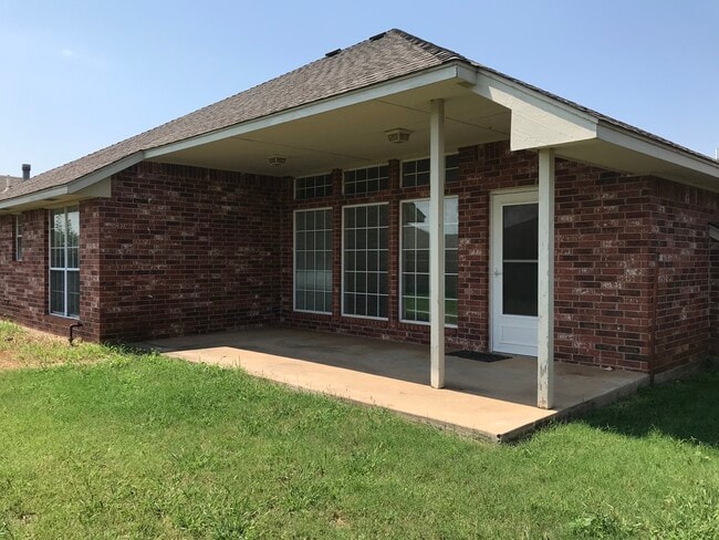 Building Photo - 7604 Sandlewood Dr
