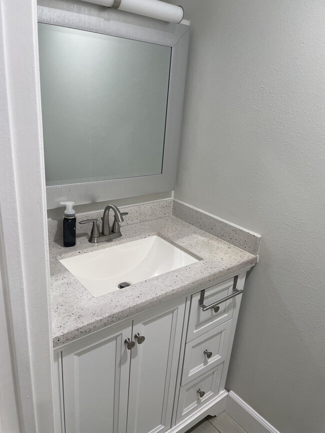 downstairs bathroom - 10508 Sunland Blvd