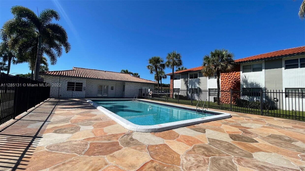 1200 SW 50th Ave Unit 2083, North Lauderdale, FL 33068 Condo for