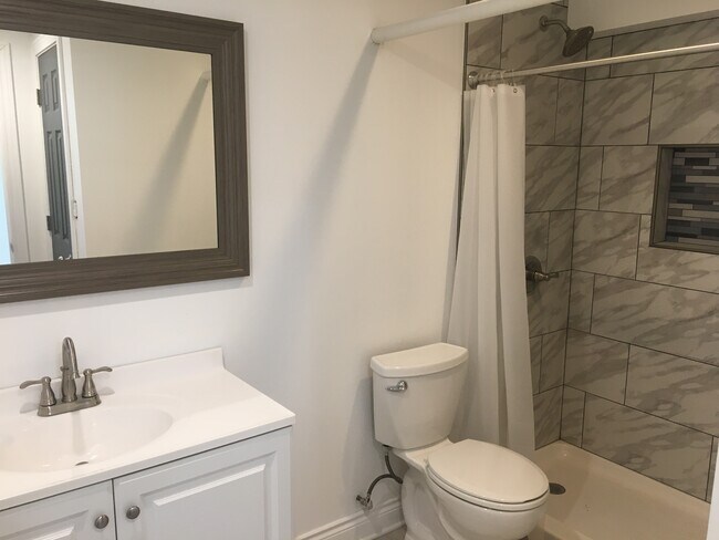 Baño - 4327 W Drummond Plz