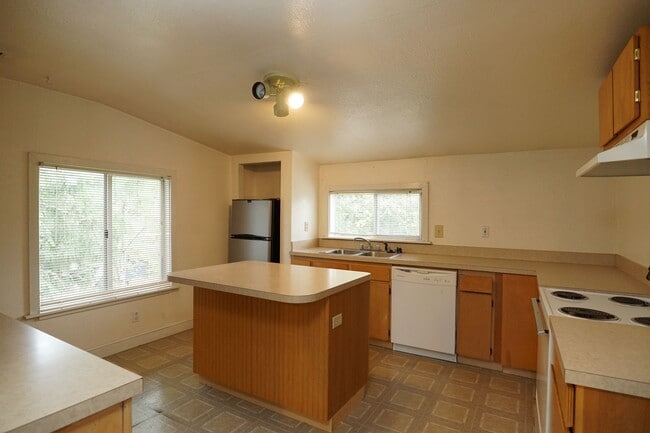 Building Photo - 4817 S Lucile St