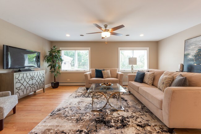Foto del edificio - 321 Canterbury Ln