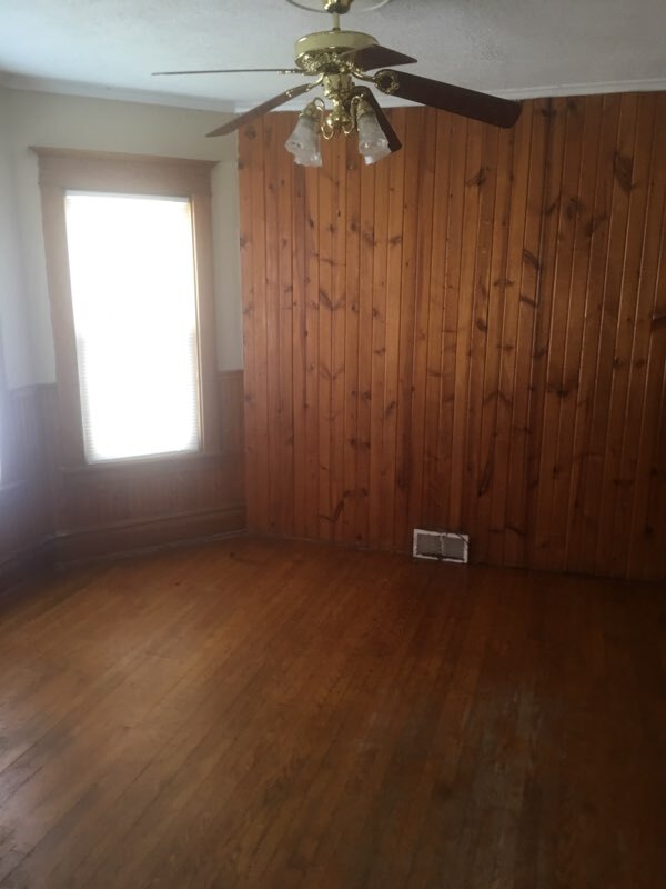Foto del edificio - 1435 N Court St