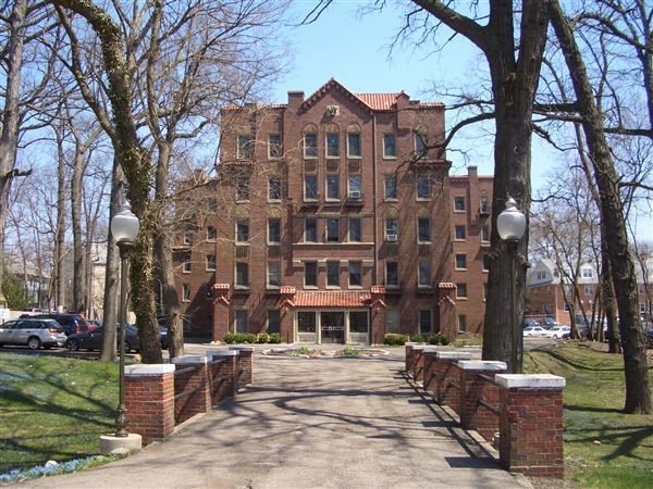 Primary Photo - 715 S Forest Ave