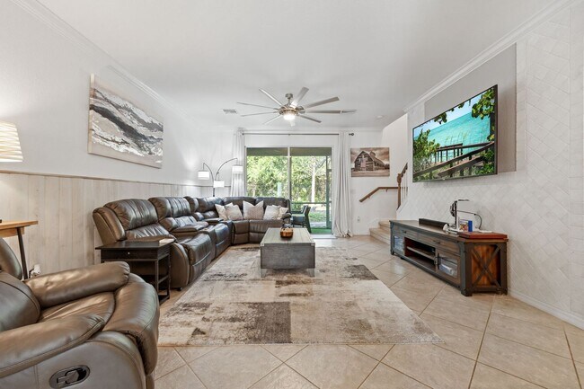 Foto del edificio - Experience Town Home living.. Welcome to W...
