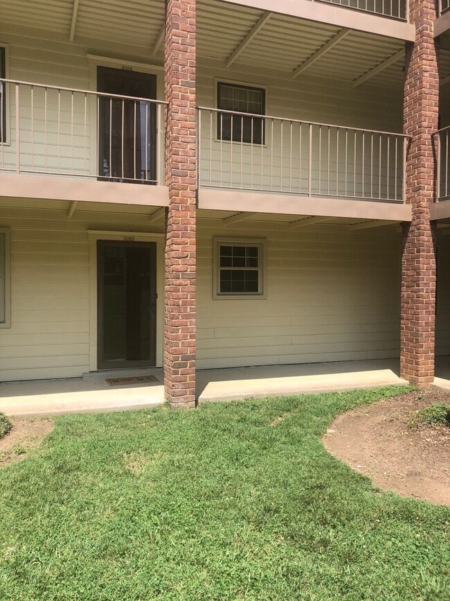 Building Photo - 3160 Hillsboro Pike